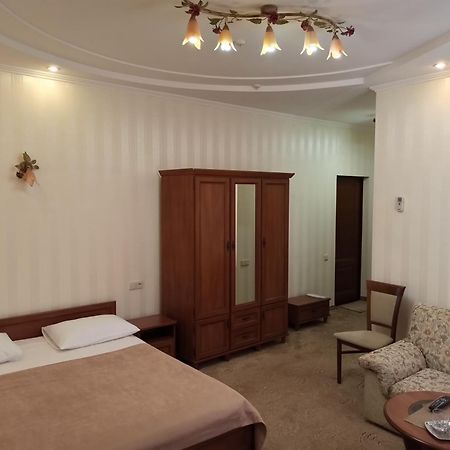 Hotel Status Vinnytsia Exterior photo
