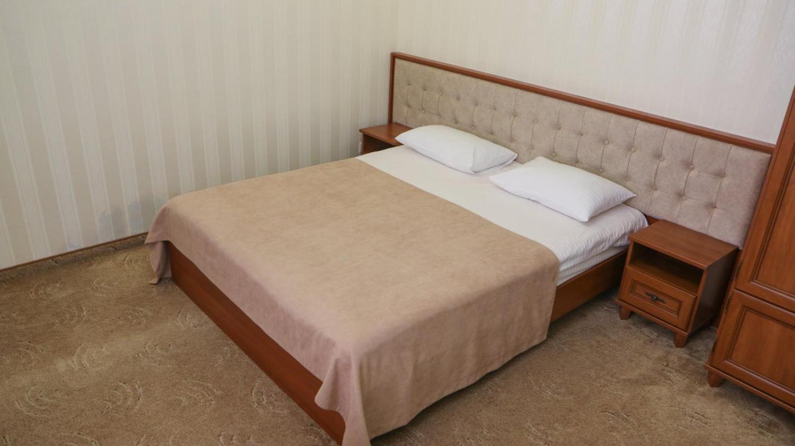 Hotel Status Vinnytsia Exterior photo